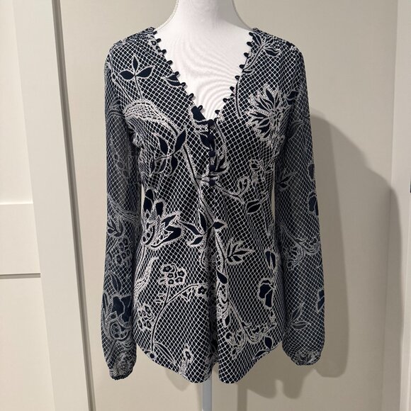 White House Black Market Top - Picture 1 of 3